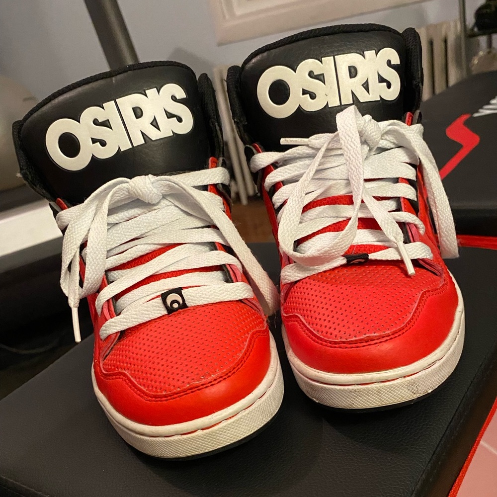 Osiris Men’s Size 7 red and black shoes